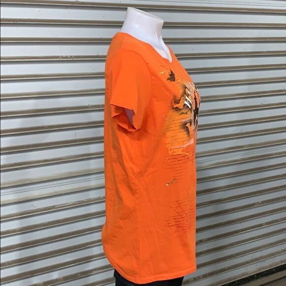 🛍️Halloween T- shirt short sleeve orange Holiday witch on broom and writing - Picture 5 of 6